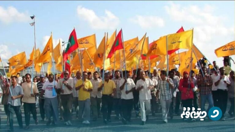 ތާރީޚީ ބަދަލެއް: ށ. ފުނަދޫގެ ގިނަ ބަޔަކު އިދިކޮޅު އެމްޑީޕީއަށް ސޮއި ކޮށްފި.