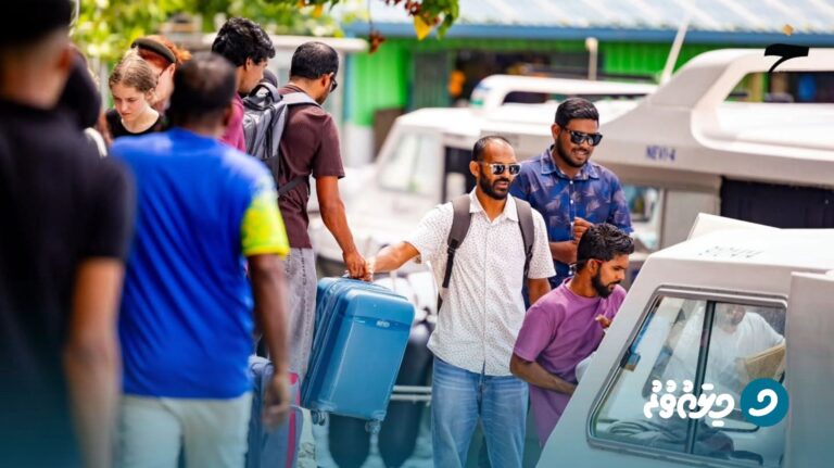 ބޮޑުއީދަށް ފޯކައިދޫ ހަމަ ފުރިއްޖެ، އަންދާޒާކުރި ވަރަށް ވުރެވެސް އިތުރަށް މީހުން އަރައިފި.