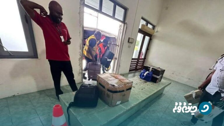 ކާޑެއްދޫ އެއާޕޯޓް ހިންގުން ވިލާ ކުންފުނިން ނެގުމަށް 18 މިލިޔަން ޑޮލަރު ދޭންޖެހޭތީ މީހުން ޖޯކު ޖަހަނީ..
