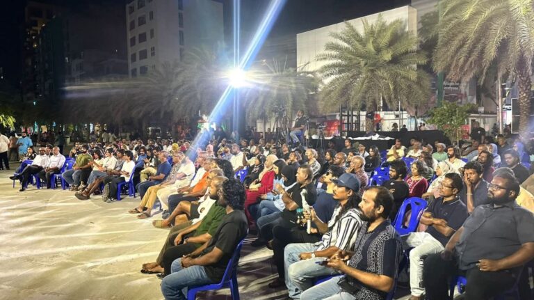 މީޑިއާ ކޮންޓްރޯލް ކުރާ ބިލާ ދެކޮޅަށް ނިކުންނަ މީހުން ގިނަވަނީ…