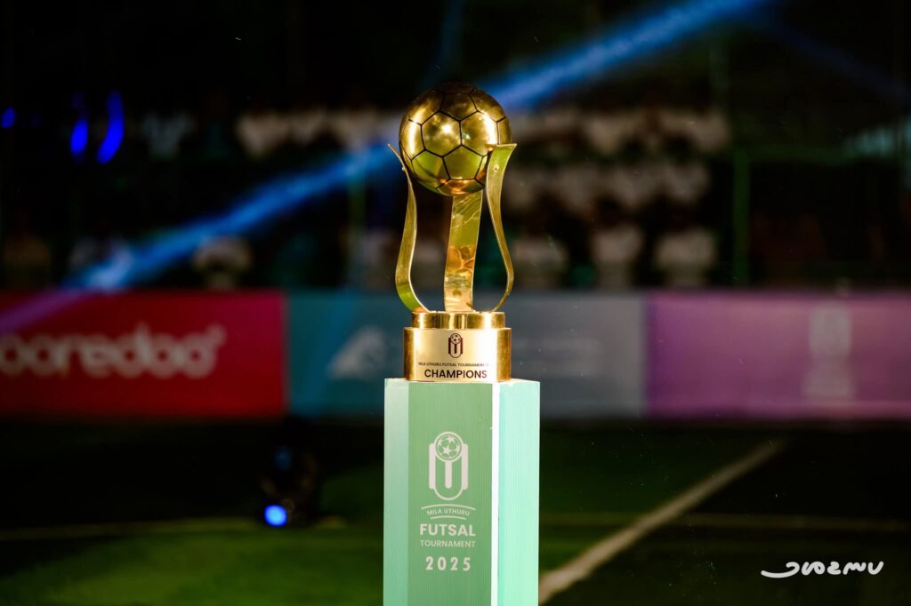 މުބާރާތުގެ ޓްރޮޕީ .
