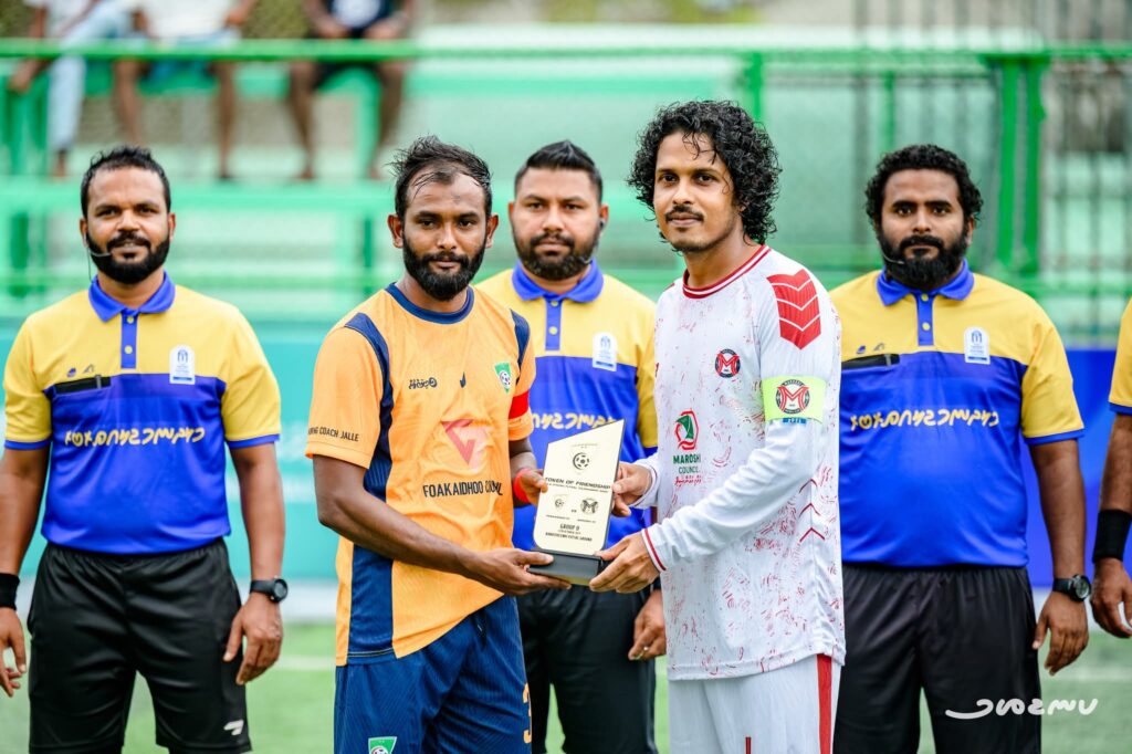ދެ ޓީމުގެ ކެޕްޓަނުން އިޙްތިރާމުގެ ޓޯކަން ބަދަލުކުރަނީ