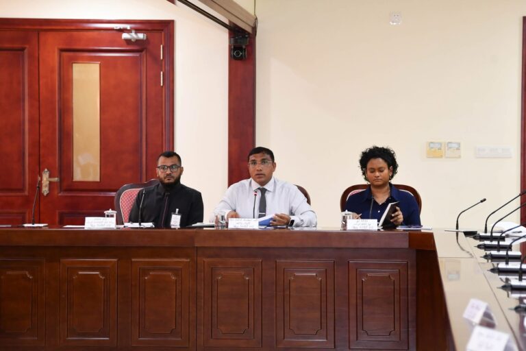 އައްޑޫ ސިޓީއަށް ދިމާވެފައިވާ ކަރަންޓުގެ މައްސަލައަށް ހައްލެއް ހޯދަނީ