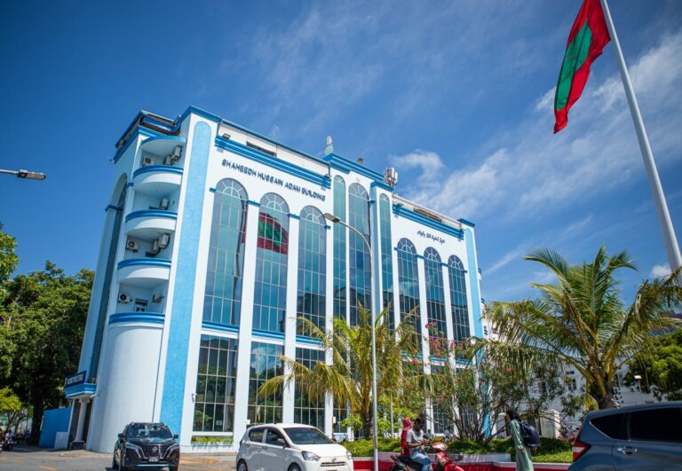 ކަސްޓޯޑިއަލް އަށް މަސްތުވާތަކެތި ވެއްދި ފުލުހަކު ހައްޔަރުކޮށް ދައުވާކުރަން ފޮނުވައިފި