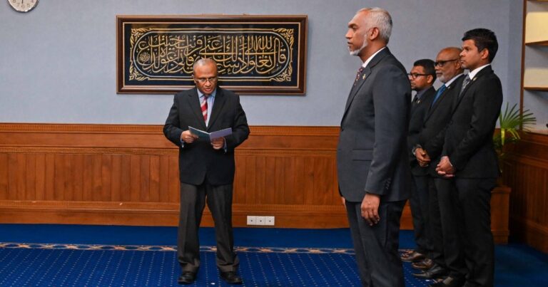 މި ސަރުކާރުން ޝަރުއީ ނިޒާމު ކޮންޓްރޯލްކުރަން އުޅޭކަމަށް ތުހުމަތުކޮށްފި