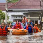 ތޫފާނާއެކު ބޯކޮށް ވާރޭވެހި އިންޑޮނޭޝިއާގައި ފެންބޮޑުވެ ބޮޑެތި...
