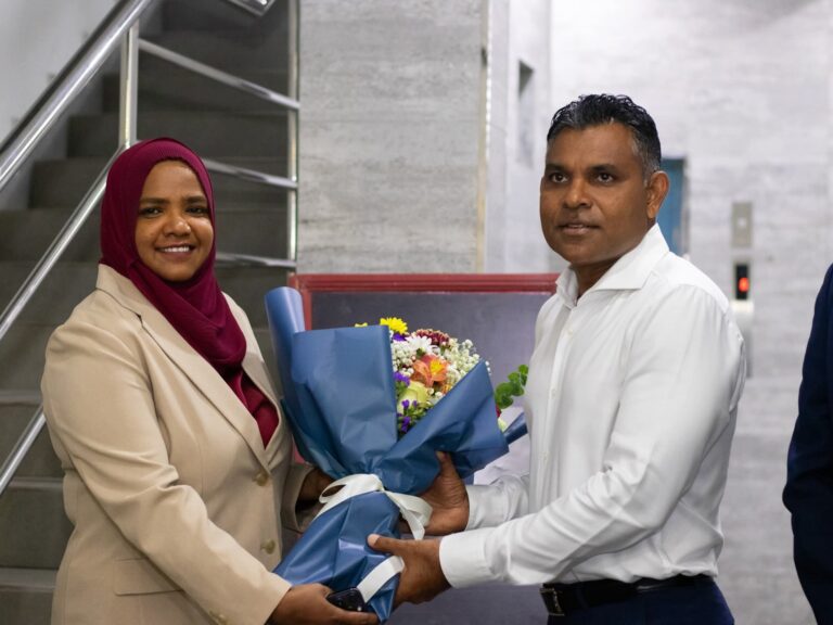 މިއާންޒް ކޮލެޖުން ޕާޓް ޓައިމް ލެކްޗަރުންނަށް މުސާރަ ނުދޭތާ 3 މަސްދުވަސް ވެއްޖެ.