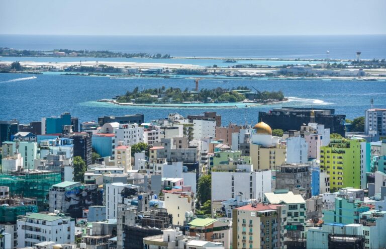 ރޯދަމަހުގެ ރޯމާދުވާލު ކާން ތިބި ބަޔަކު ހައްޔަރުކޮށްފި