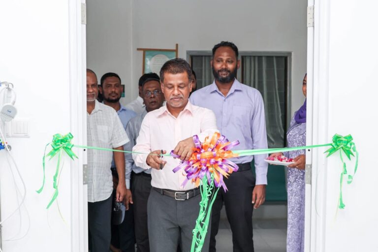 ށ. ކޮމަންޑޫ ޞިއްޙީ މަރުކަޒުގައި ޑަޔަލިސިސްގެ ޚިދުމަތް އިފްތިތާޙު ކޮށްފި.