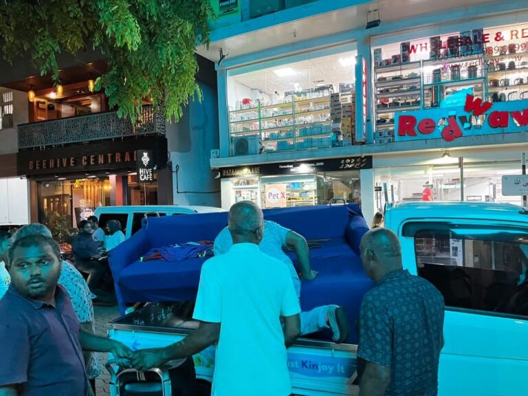 އެލްސޯފާގެ މައްސަލަ ބަލަން ”އަދަދު“ ނޫހުގެ އޮފީސް ބަލާފާސްކުރަނީ