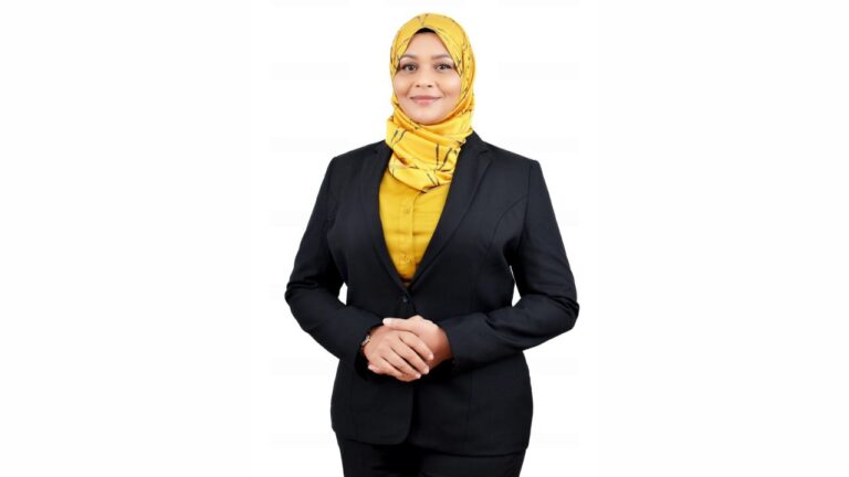 ޔާޒާ ހުރީ ހުސްކޮށް، ބޭނުމީ ރައީސް މުޢިއްޒު ކަހަލަ ފިރިހެނެއް.